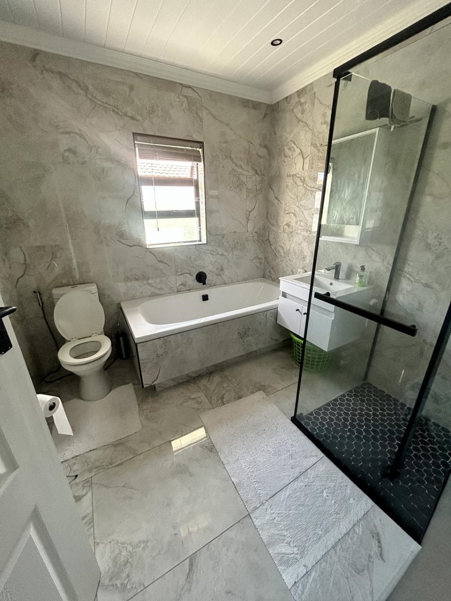 7 Bedroom Property for Sale in Gustrouw Western Cape